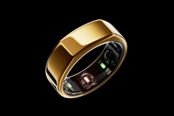 El Oura Ring está disponible en cuatro colores: dorado, plateado, negro o gris.