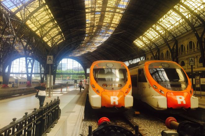 Trenes de Cercanías en la estación de França de Barcelona