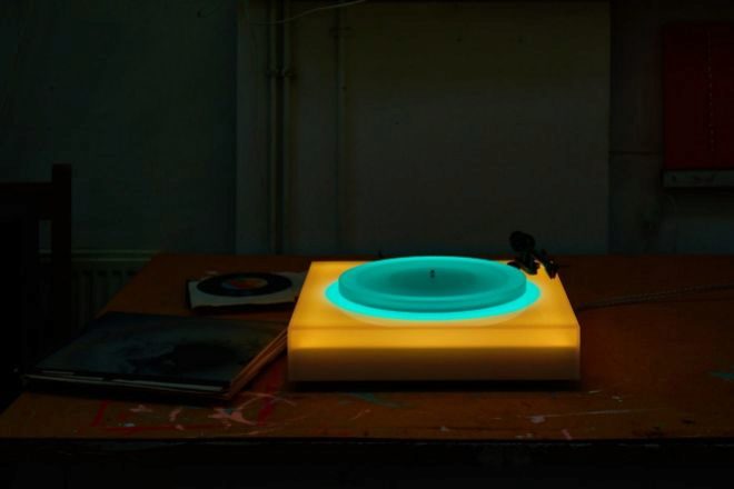 Turntable destaca por su hipnótica iluminación LED. 