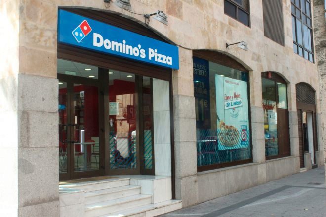 Alsea es el dueño de Vips, Domino's Pizza y Starbucks en España.