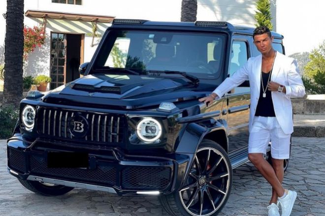 Cristiano Ronaldo posa en su Instagram junto a su Mercedes G-Wagon Brabus.