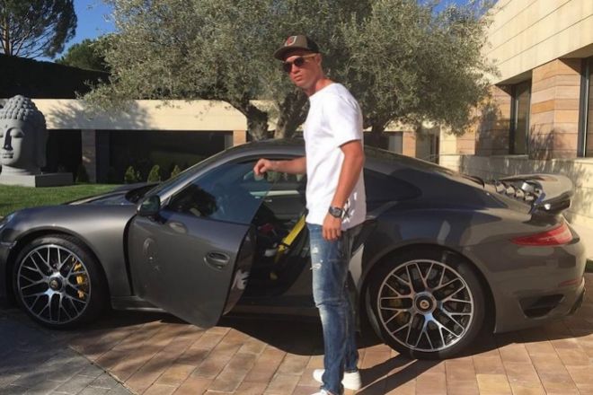 Cristiano Ronaldo presume en Instagram de su Porsche 911 Turbo S.