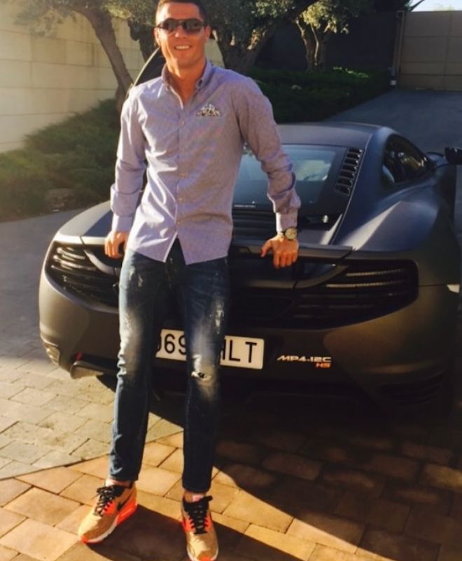 Así luce Cristiano su McLaren MP4-12C en redes sociales.