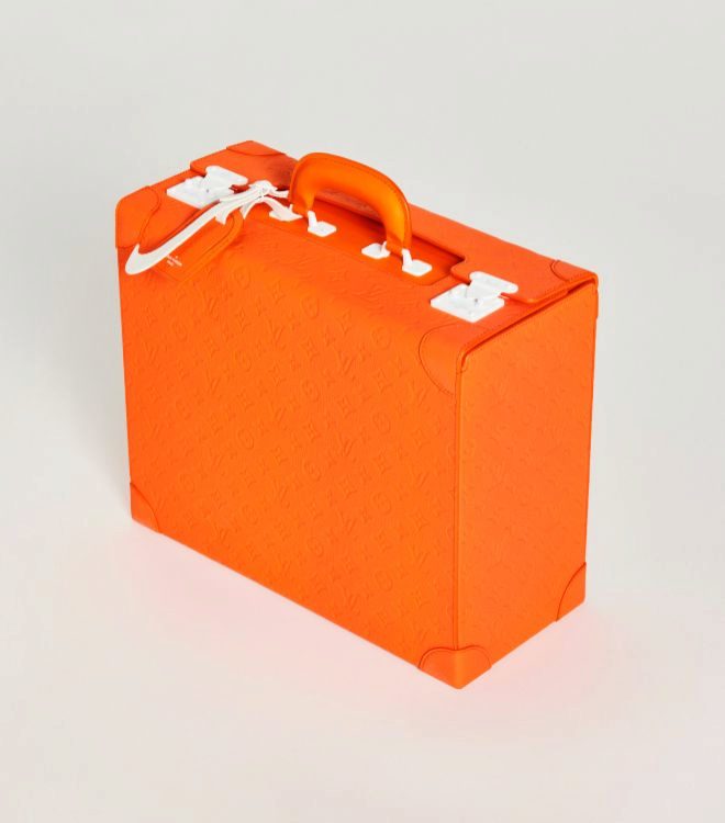 Cada par de Louis Vuitton y Nike "Air Force 1" se venderá con un bolso de viaje Pilot Case en color naranja.