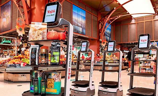 Central Food Retail utiliza robots para guiar a los clientes por las tiendas.