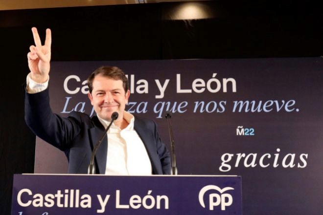El presidente de la Junta de Castilla y León y candidato del PP a la reelección, Alfonso Fernández Mañueco, ayer tras conocer los resultados electorales autonómicos, en Valladolid.