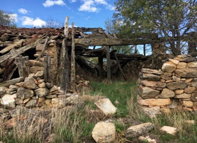 El nombre de Matandrino se cita por primera vez en el siglo XV como Mata Endrino, en referencia a los endrinos de la zona.