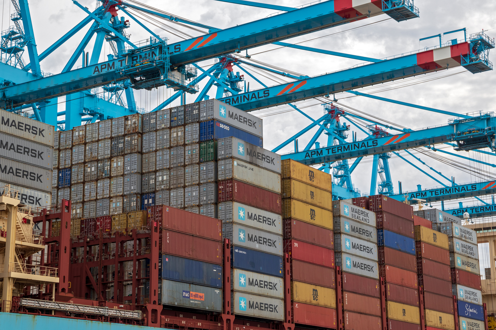 Las exportaciones siguen a la baja y caen un 2,5% en enero