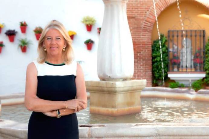 La alcaldesa de Marbella, María Ángeles Muñoz, posa en la ciudad.