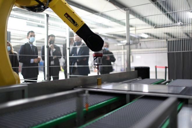 Robot en la nueva fábrica de Bold en Montmeló, cerca del Circuito de Cataluña.
