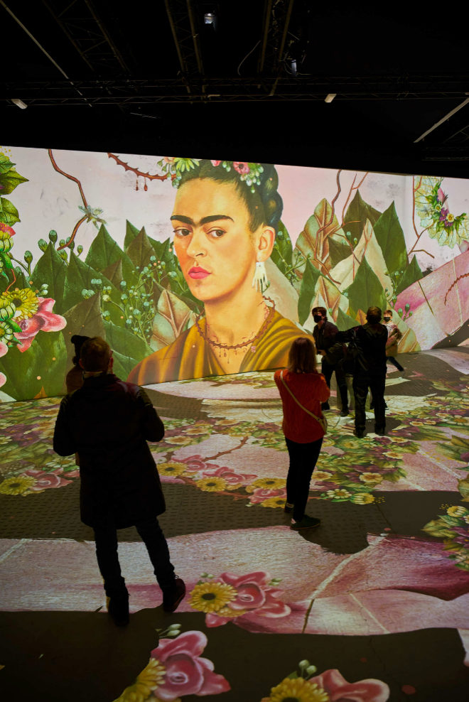 Imagen de la exposición Vida y obra de Frida en el Teatro Instante de Madrid.