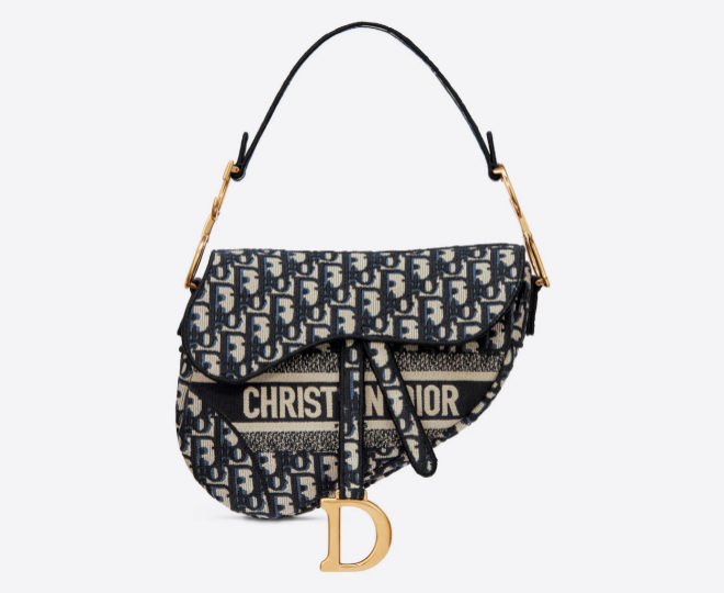Bolso Saddle de Dior, creado por John Galliano y rediseñado por Maria Grazia Chiuri en 2018