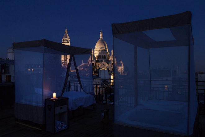 Dormir frente al Montmartre de Pars es posible con este hotel...