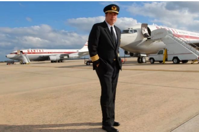 John Travolta en un evento de Qantas con su Boeing 707.