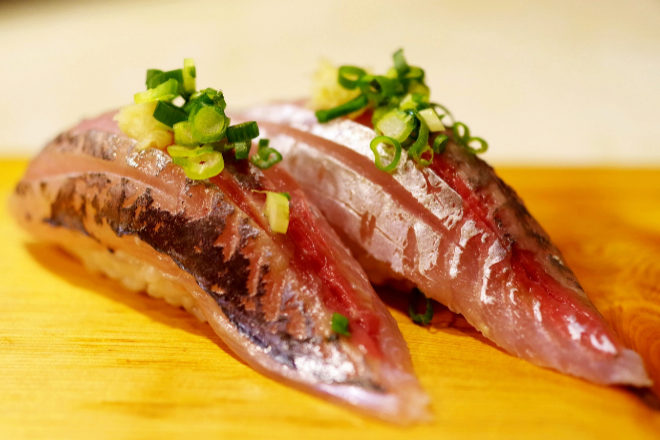 Los pescados rosáceos hacen referencia a la palometa y el salmón. Los rojizos son el atún o el toro. 