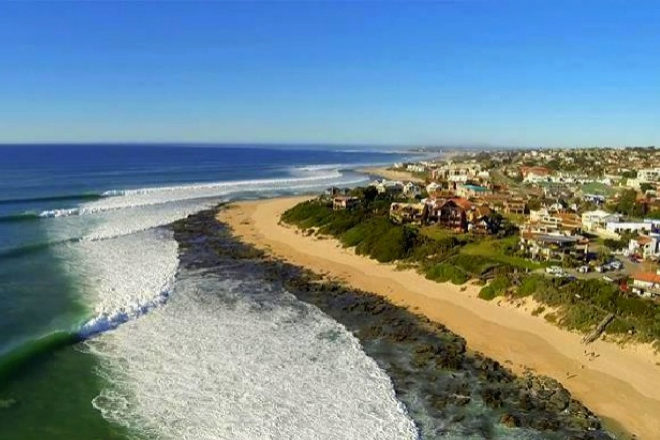 En Jeffreys Bay se celebra cada año el ASP World Tour, campeonato de surf mundial.
