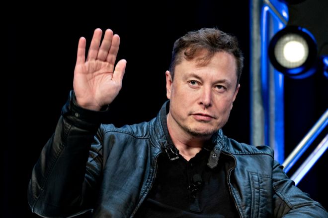 Con 50 años, Elon Musk se ha convertido en el hombre más rico del mundo.