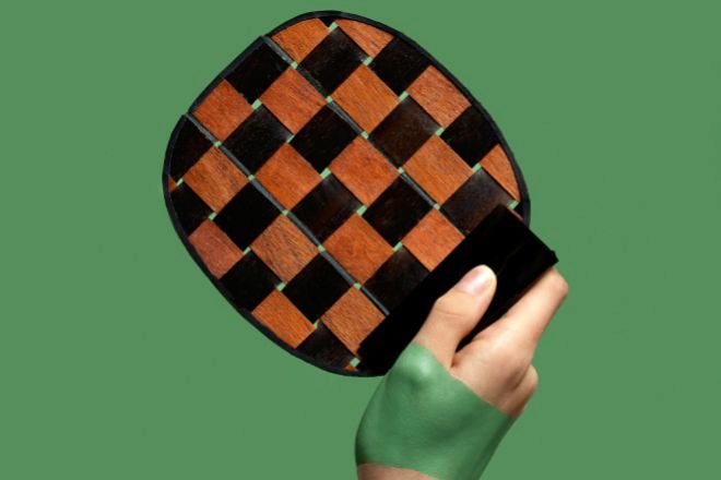 Chess, de Eli Gutiérrez, un damero de diferentes maderas que se puede plegar.