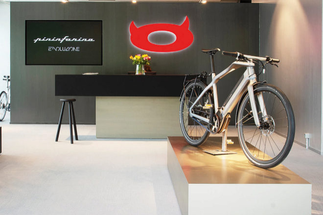 La bicicleta eléctrica Pininfarina E-Voluzione viene equipada con una pantalla TFT de acceso táctil.