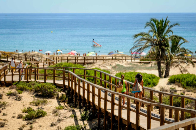 Playa Arenals del Sol en Elche, Alicante, a 430 km de Madrid.