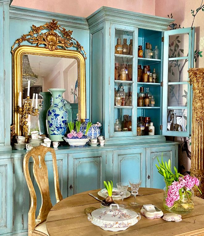 Fabrican los muebles a medida con los acabados elegidos por el cliente; el azul BlueMont de la imagen, 5.700 euros.