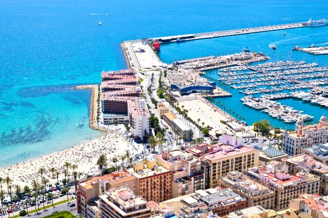 Vista panorámica de Alicante, una de las ciudades donde el alquiler bate récord.