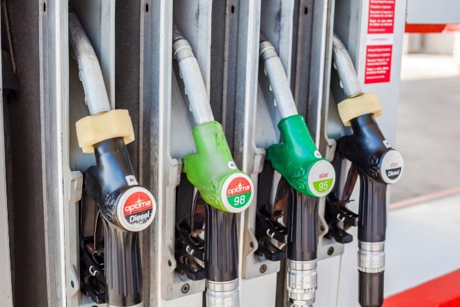 La gasolina sube 6 céntimos desde marzo, mientras en Europa se abarata 2 céntimos.