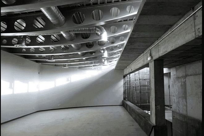 El interior cuenta con m