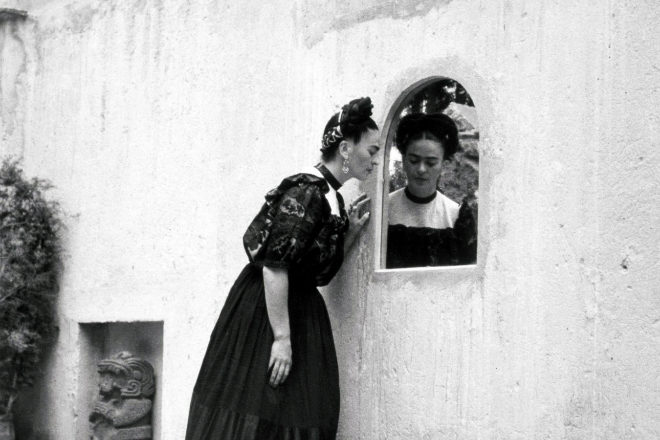 Frida Kahlo empezó a pintar aburrida, mientras se recuperaba de un accidente.