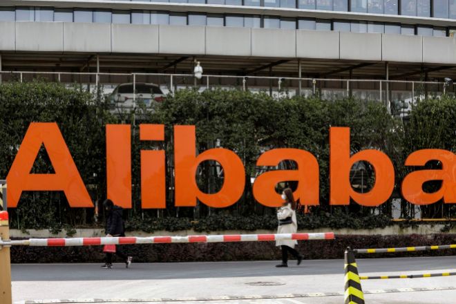 La cuota de mercado de Alibaba cayó por debajo del 50% en 2021.