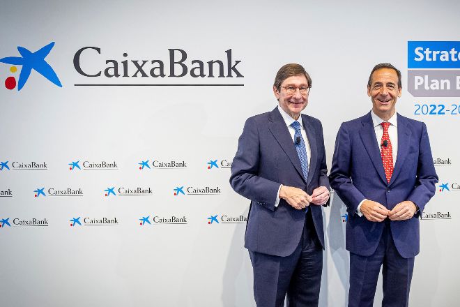 José Ignacio Goirigolzarri, presidente de CaixaBank, y Gonzalo Gortázar, consejero delegado, ayer en Madrid.