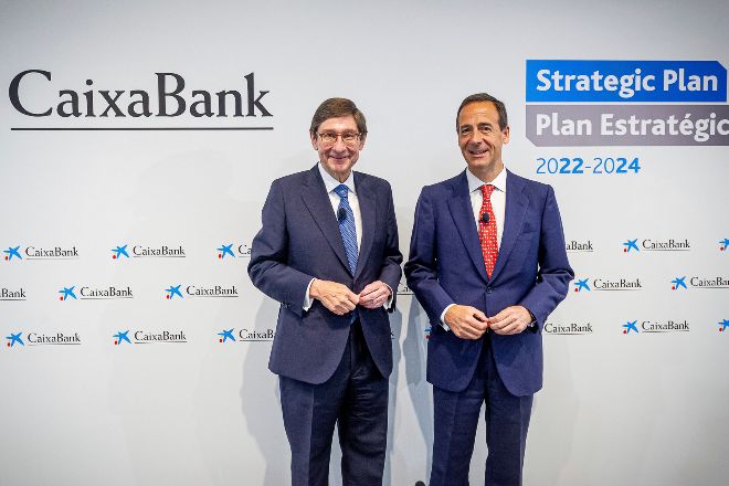 José Ignacio Goirigolzarri y Gonzalo Gortázar, presidente y consejero delegado de CaixaBank en la presentación del nuevo plan estratégico del banco.