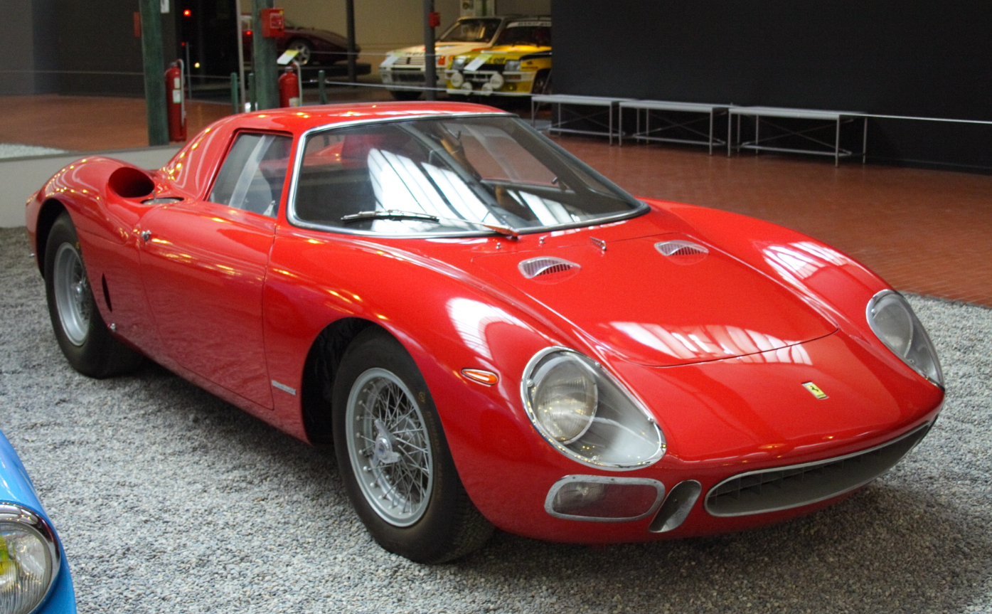 Este modelo de la marca italiana que compitió en las 24 Horas de Le Mans fue vendido en 2015 por 16,6 millones de euros.