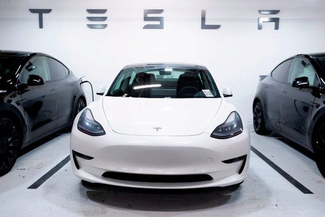 Tesla: salida del S&P ESG y caída del 13%