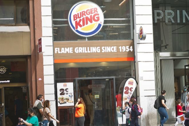 Burger King España entra en pérdidas tras pagar un 'mega bonus' al consejo y la alta dirección