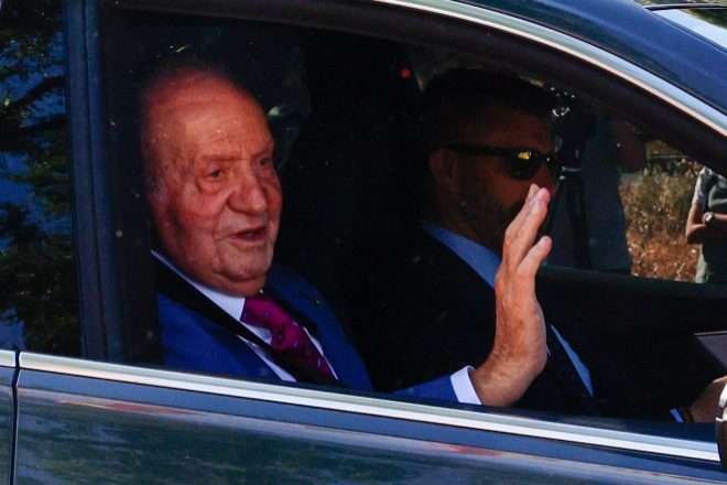 Juan Carlos I se marcha de la Zarzuela tras once horas de visita
