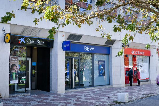 Sucursales de CaixaBank, BBVA y Santander.