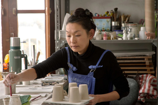 Yukiko Kitahara. Nacida a los pies del Monte Fuji, en una familia de maestros cocineros de sushi que le transmitieron la importancia de la vajilla en la cocina japonesa y de su disfrute pausado con los cinco sentidos. 