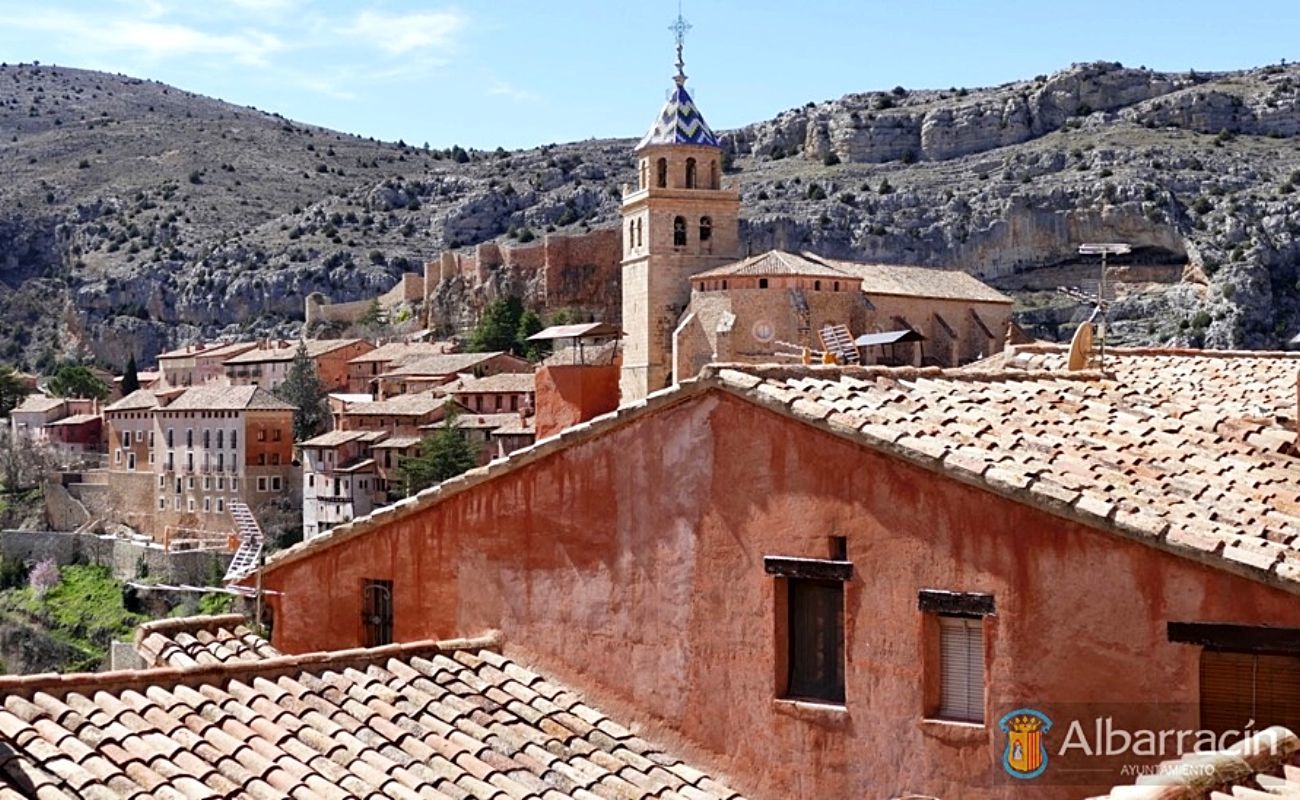 Albarracín es un pueblo irregular y espectacular a casi mil...