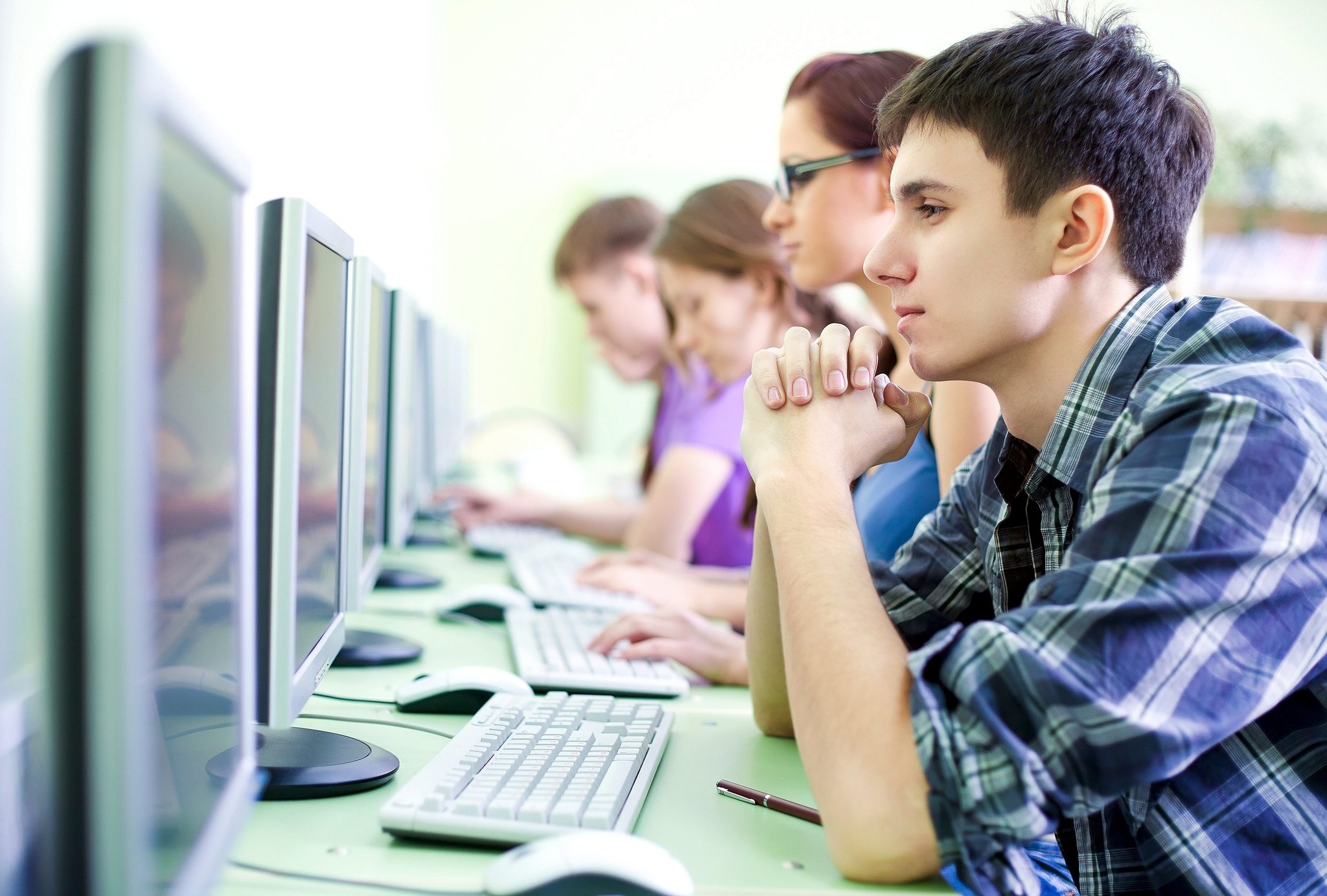 Tres de cada diez jóvenes están sobrecualificados para su puesto de trabajo