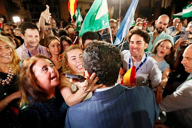 Celebración ayer del triunfo electoral de Juanma Moreno, en Sevilla.