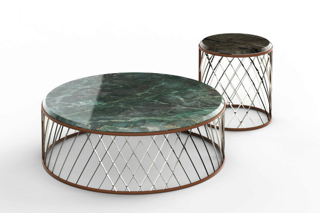 La mesa de centro y la mesa auxiliar Solstice tambin cuentan con la rejilla de "superespejo" y las elegantes tapas redondas de mrmol.