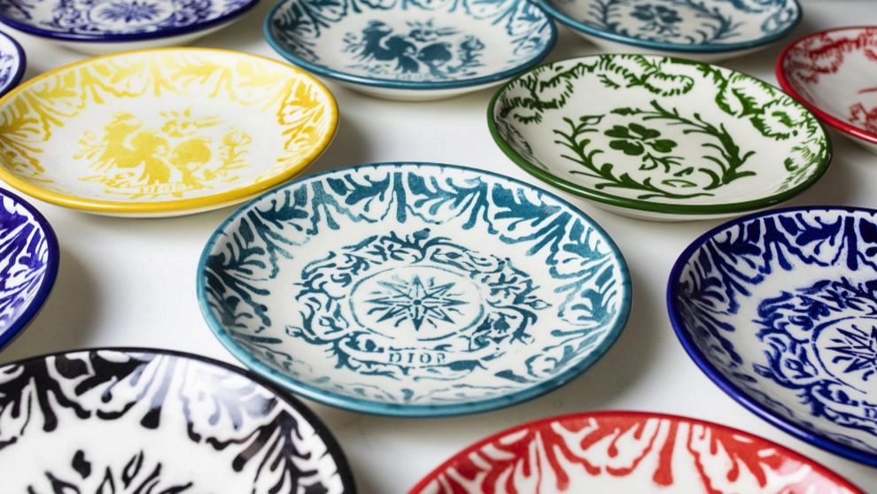 Los platos de cerámica cordobesa encargados por Dior a la empresa...