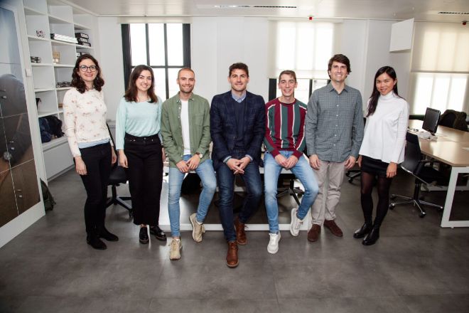 Equipo de Idoven, firma liderada por Manuel Marina, con Iker Casillas (en el centro de la imagen).