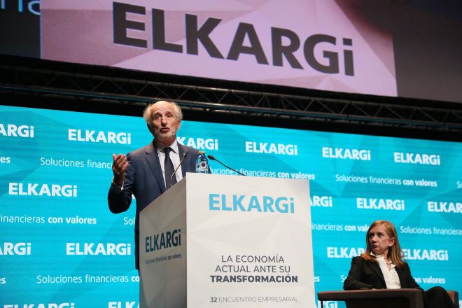 El presidente de Repsol, Antonio Brufau, en el encuentro empresarial de Elkargi, en el Kursaal de San Sebastián.