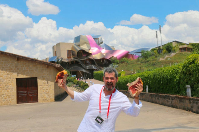 Pepe Chuletón celebró su sexto encuentro nacional en las bodegas Marqués de Riscal, en Elciego (Rioja Alavesa) donde congregó a casi 300 clientes.
