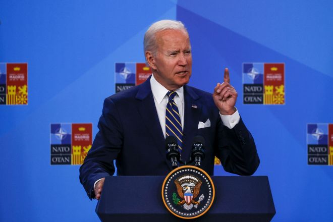 El presidente de los Estados Unidos, Joe Biden, durante la rueda de prensa ofrecida en la segunda jornada de la cumbre de la OTAN que se celebra este jueves en el recinto de Ifema, en Madrid.