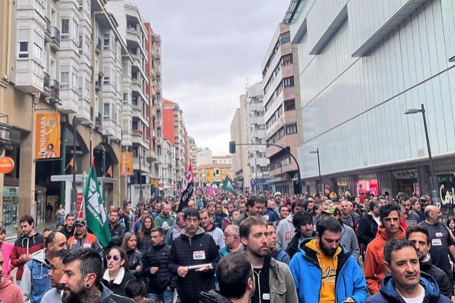 Los trabajadores de Mercedes se manifestaron el jueves en Vitoria.
