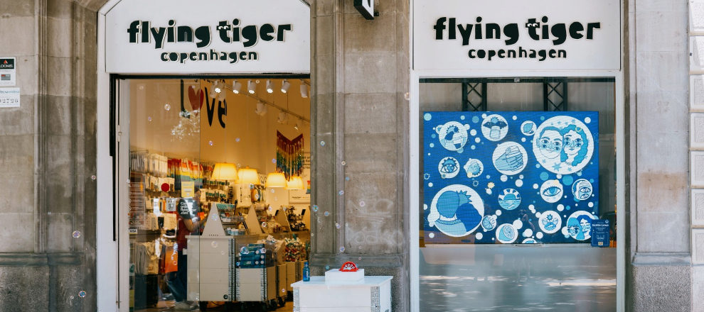 Entrada de la tienda Flying Tiger, uno de los lugares que alberga una...