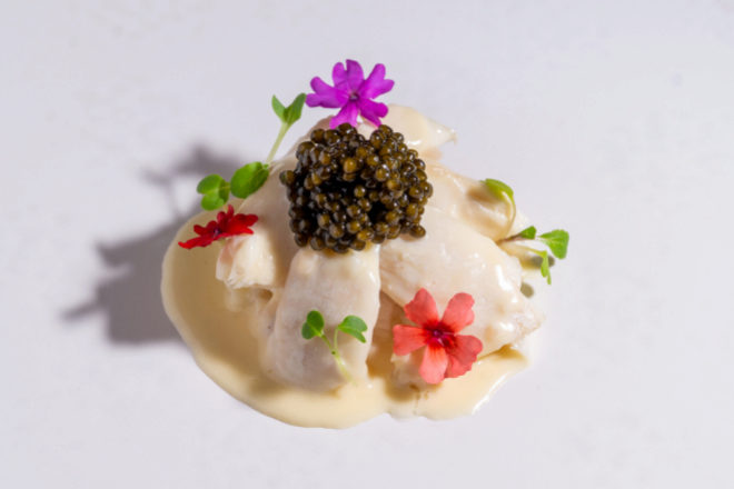 Oreja de lubina con caviar al beurre blanc de Le Bistroman.